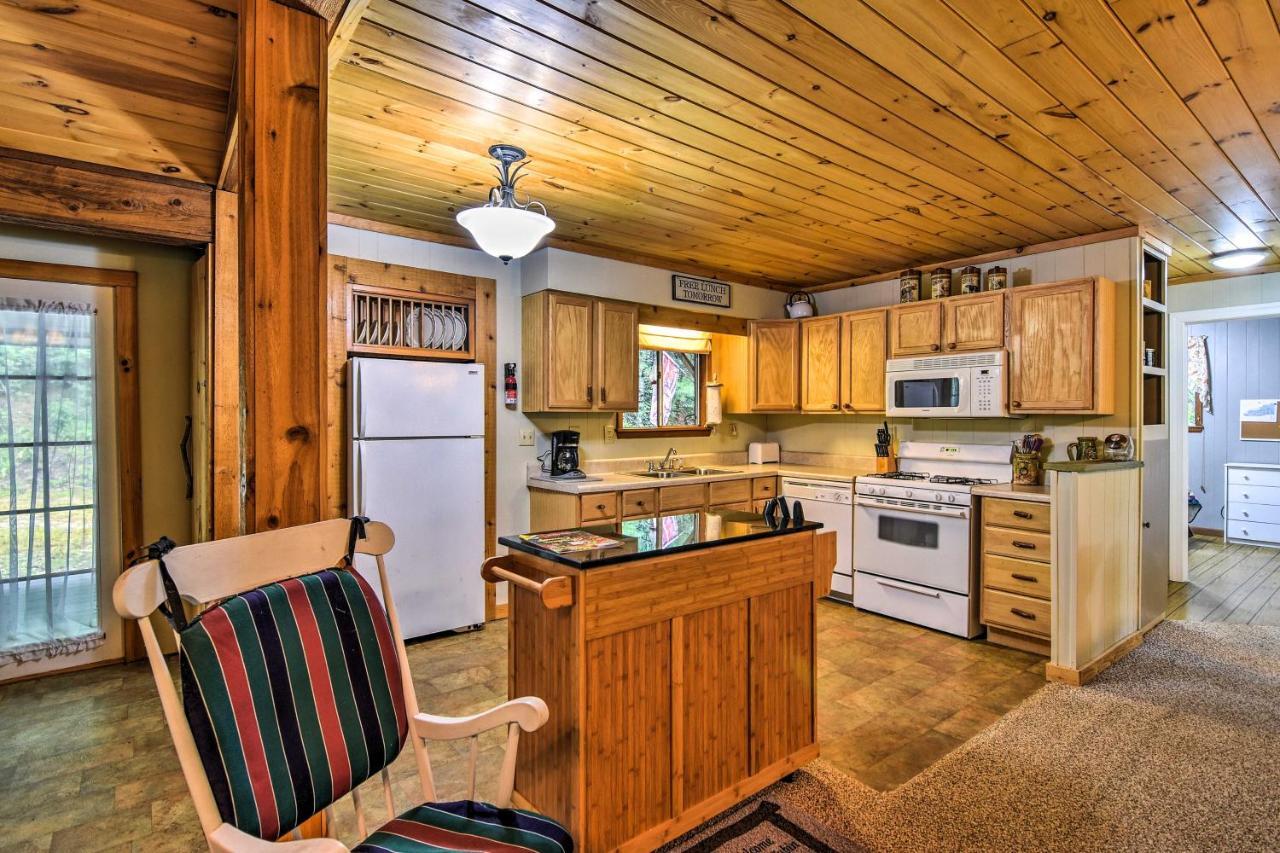 Robbinsville Cabin With Deck 3 Mi To Fontana Lake! Exterior photo